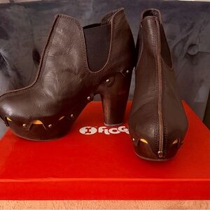 Flogg Women's Brown Leather Mules